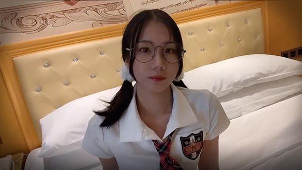【制服嫩妹】内射爆操极品女神范制服嫩妹 超完美露脸